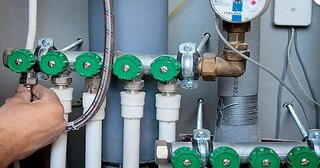 Установка водопроводного коллектора в Юбилейном от Мастер24 — монтаж гребёнки, коллекторной группы, цена от 6697 руб